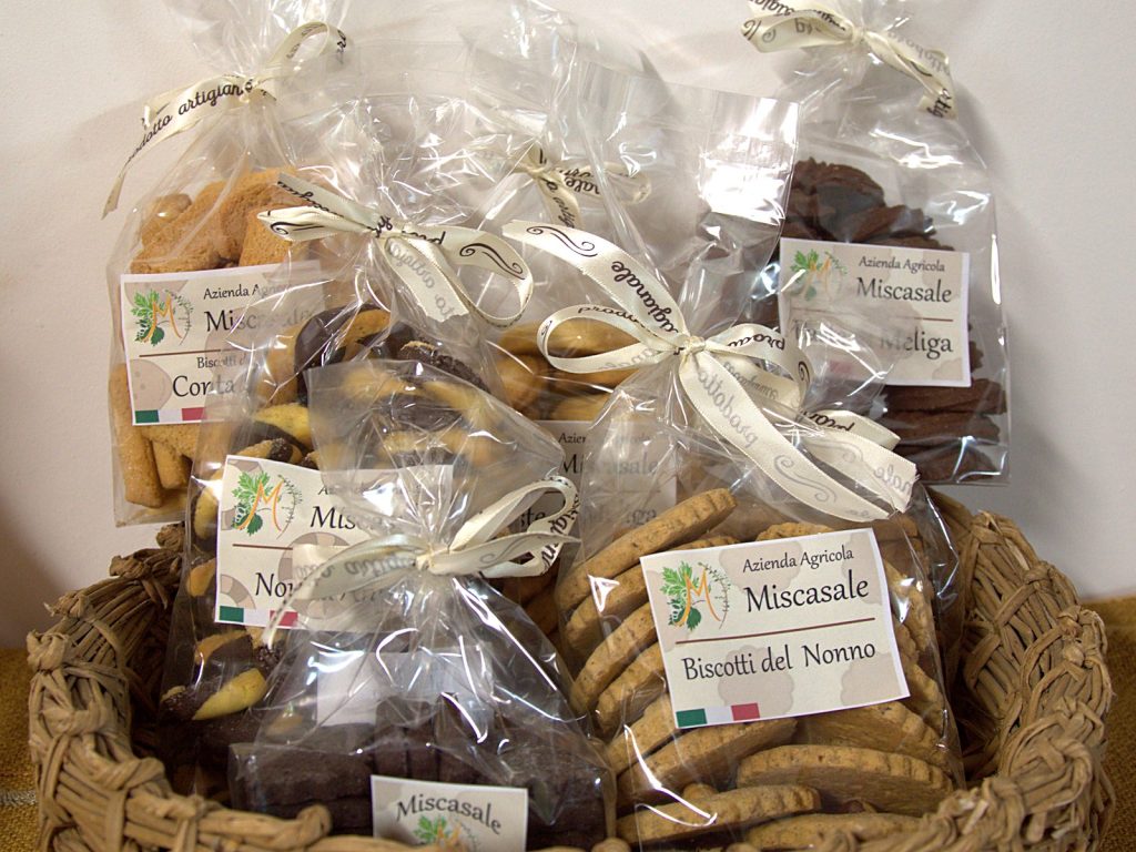 Basket with an assortment of Miscasale handmade biscuits